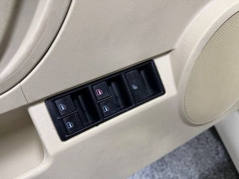 Used 2005 Volkswagen Beetle GLS FWD image 19