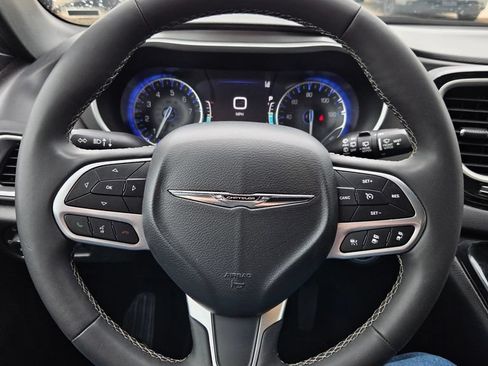 Used 2025 Chrysler Pacifica Select FWD image 20