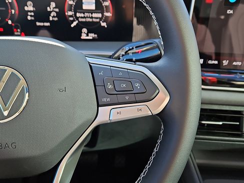 New 2026 Volkswagen Tiguan SE image 19