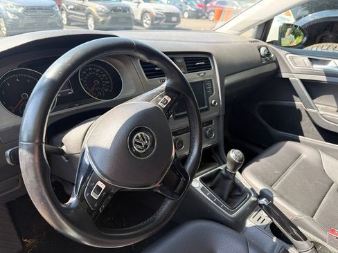 Used 2017 Volkswagen Golf S FWD image 7
