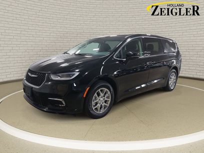 Used 2024 Chrysler Pacifica Touring-L