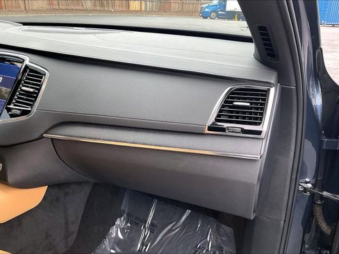 Used 2024 Volvo XC90 B6 Ultimate w/ Protection Package Premier image 19