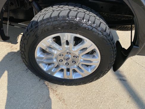 Used 2014 Ford F150 Platinum image 3