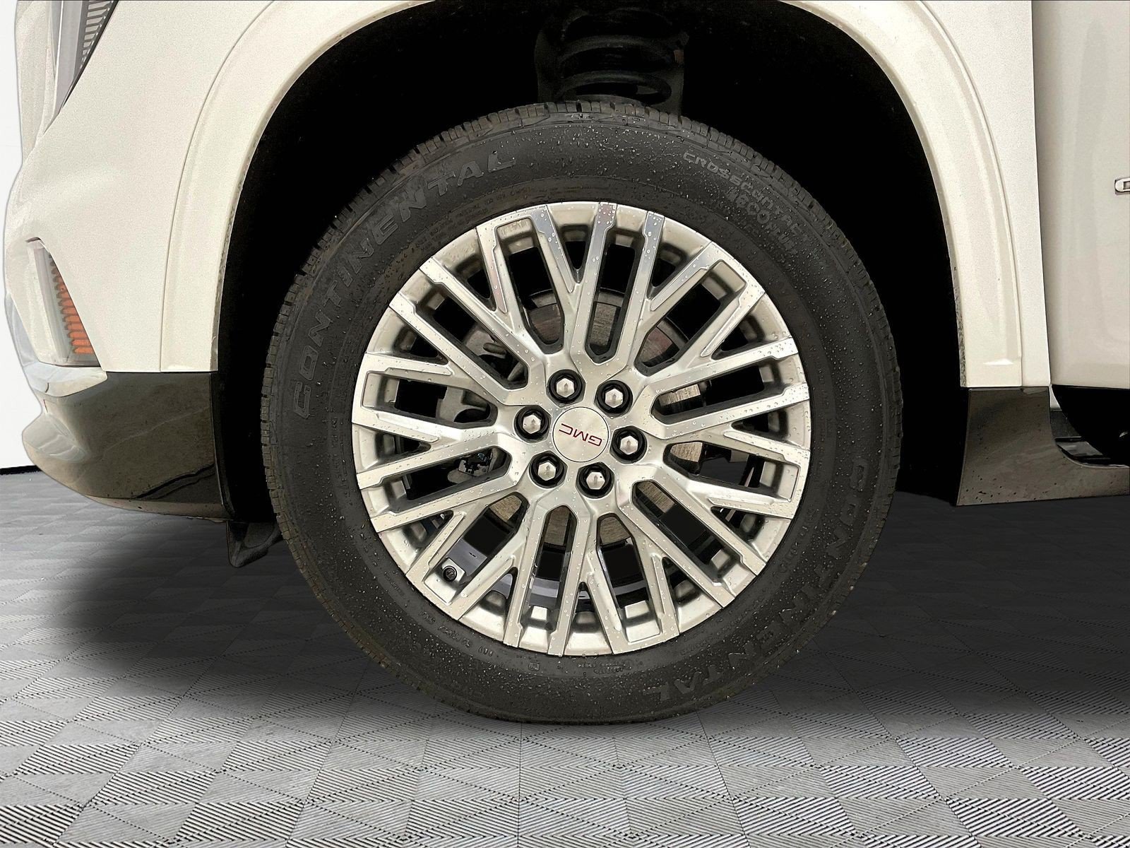 Used 2025 GMC Acadia Denali FWD image 35