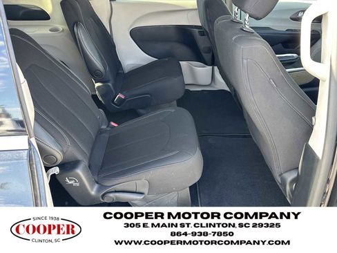 Used 2023 Chrysler Voyager LX image 15