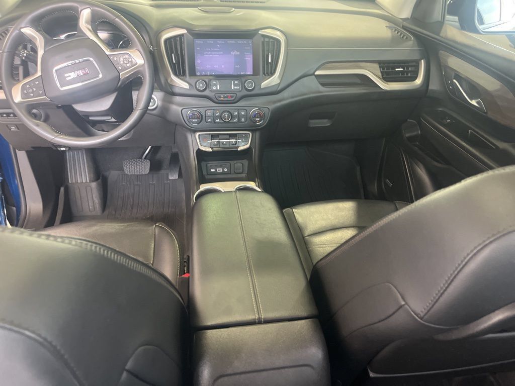 Used 2022 GMC Terrain Denali w/ Denali Premium Package AWD/4WD image 15