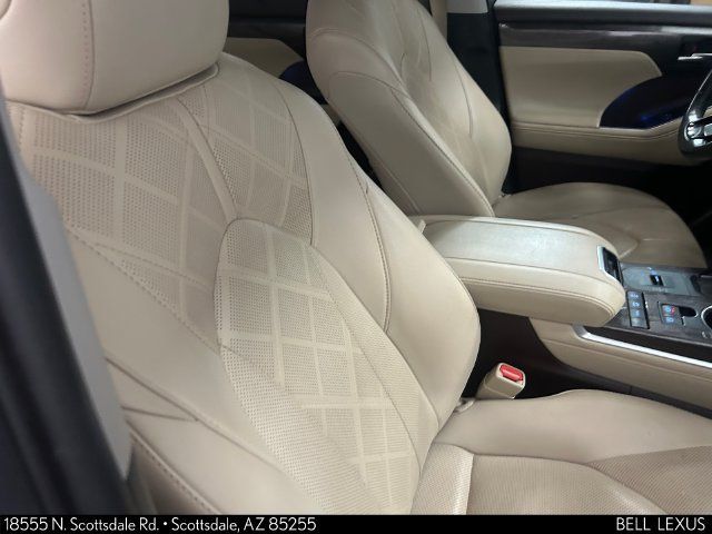 Used 2021 Toyota Highlander Platinum AWD/4WD image 10