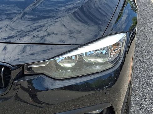 Used 2017 BMW 320i xDrive Sedan AWD/4WD image 9