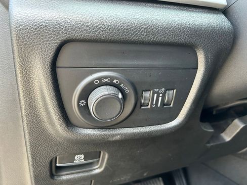 Used 2023 Jeep Grand Cherokee L Laredo image 19