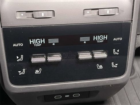 New 2025 Porsche Macan 4 Electric image 26