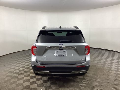 Used 2023 Ford Explorer XLT w/ Equipment Group 202A image 3