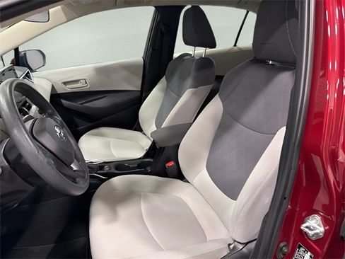 Used 2022 Toyota Corolla LE image 11