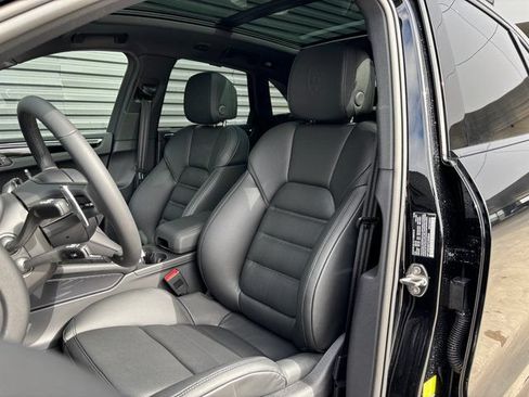 Certified 2026 Porsche Macan S AWD/4WD image 5