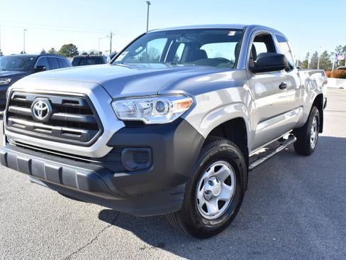 Used 2017 Toyota Tacoma 2WD Access Cab image 5