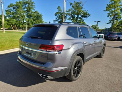 Used 2023 Volkswagen Atlas SE w/ Panoramic Sunroof Package FWD image 3