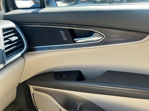 Used 2017 Lincoln MKX Reserve w/ Driver Assistance Package FWD image 31