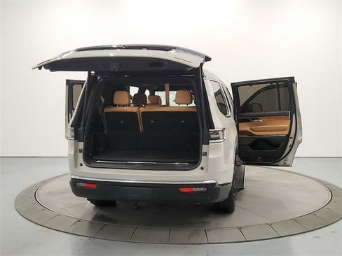 Used 2022 Jeep Grand Wagoneer Series III w/ Rear Seat Video Group 1 image 14