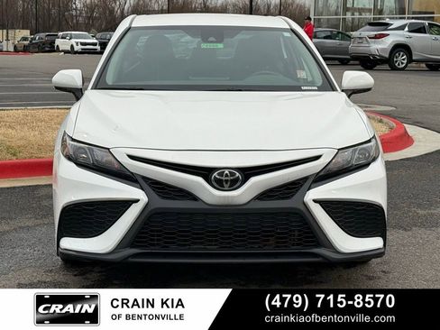 Used 2024 Toyota Camry SE image 2
