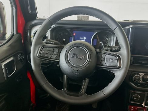 Used 2025 Jeep Wrangler Willys image 17