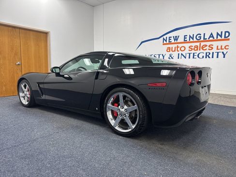 Used 2008 Chevrolet Corvette Coupe w/ Preferred Equipment Group RWD image 2