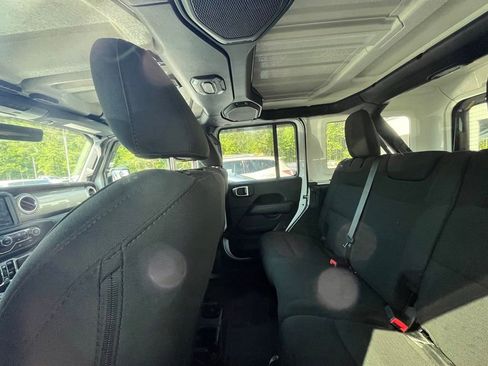 Used 2019 Jeep Wrangler Unlimited Sahara AWD/4WD image 10