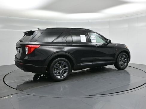 Certified 2022 Ford Explorer XLT w/ Equipment Group 202A image 31