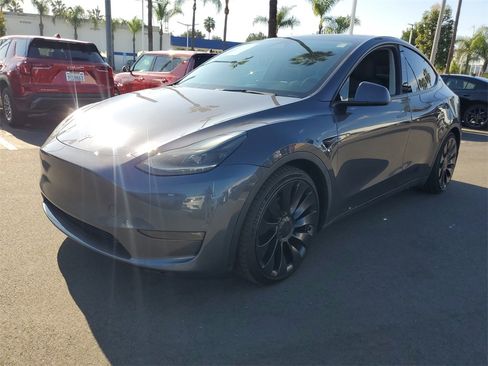 Used 2023 Tesla Model Y Performance image 2