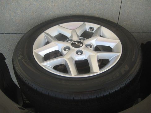Used 2025 Kia Soul LX w/ LX Technology Package FWD image 11