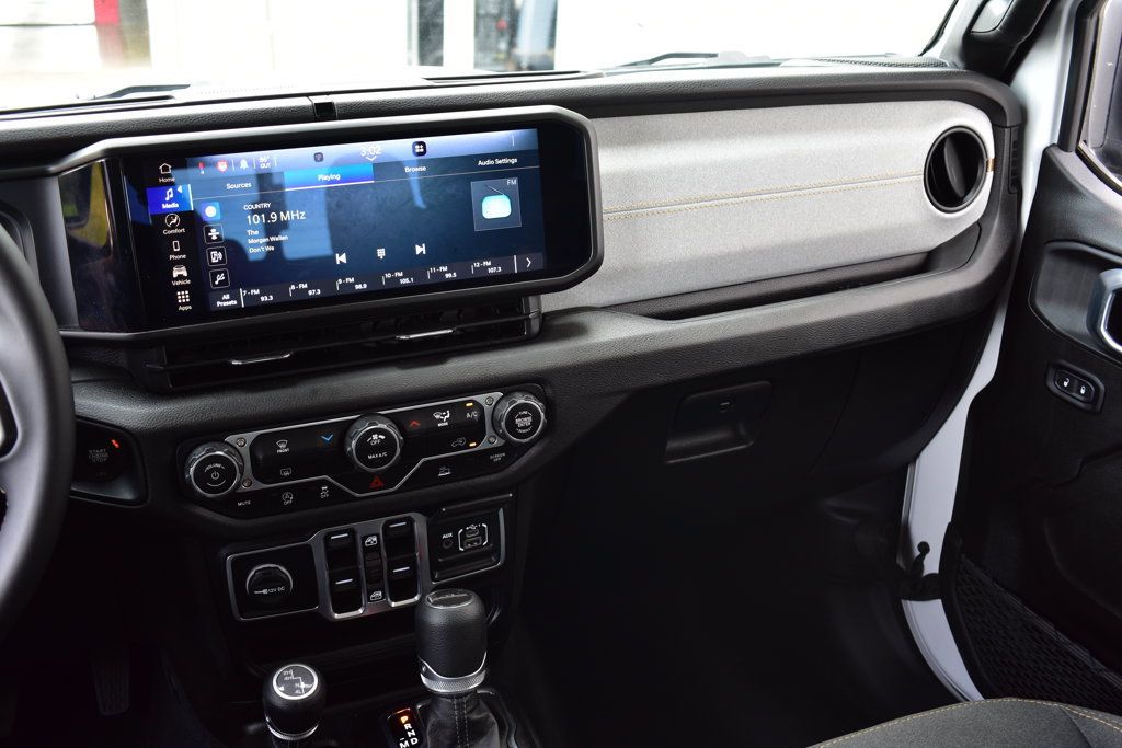 Used 2025 Jeep Gladiator Sport AWD/4WD image 27