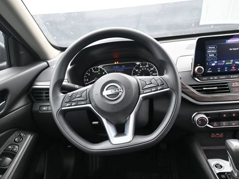 Used 2025 Nissan Altima 2.5 SV FWD image 22