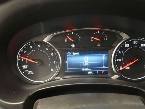 Used 2024 GMC Terrain SLE w/ Driver Convenience Package image 9