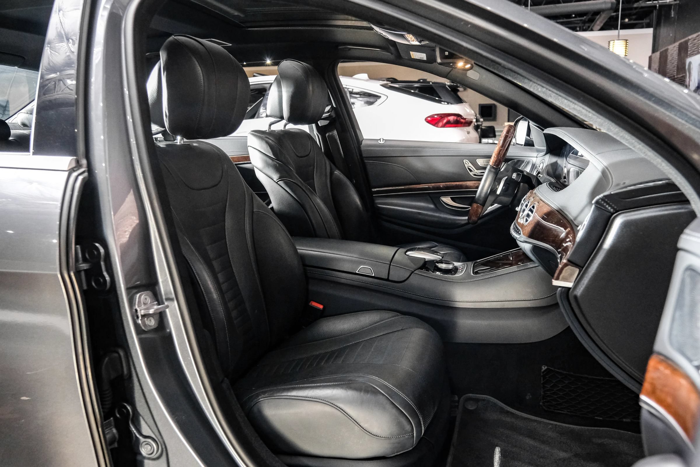 Used 2018 Mercedes-Benz S 560 4MATIC Sedan image 32