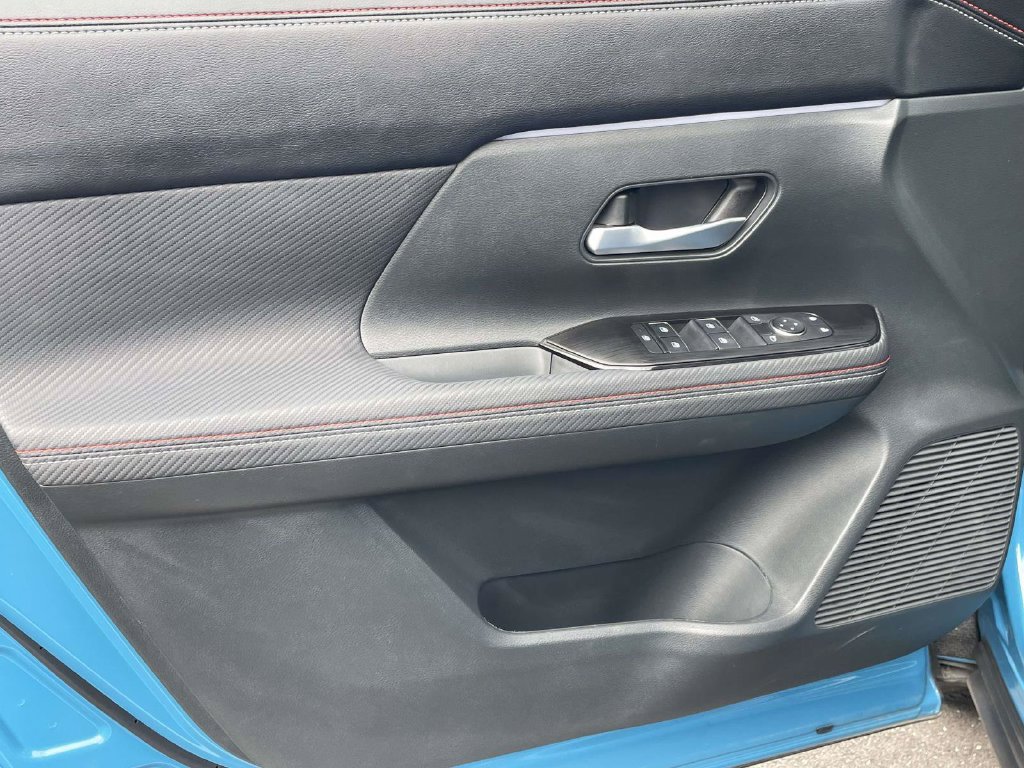 Used 2025 Nissan Kicks SR FWD image 24
