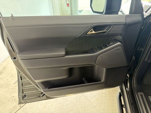 Used 2025 Lexus GX 550 w/ Accessory Package (CT) AWD/4WD image 19