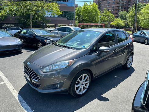 Used 2015 Ford Fiesta SE w/ Equipment Group 201A FWD image 3