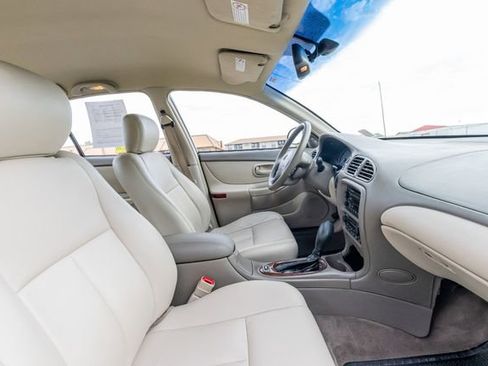 Used 1999 Oldsmobile Intrigue GLS FWD image 17