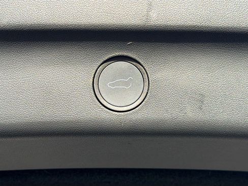 Used 2022 Tesla Model Y Performance image 14