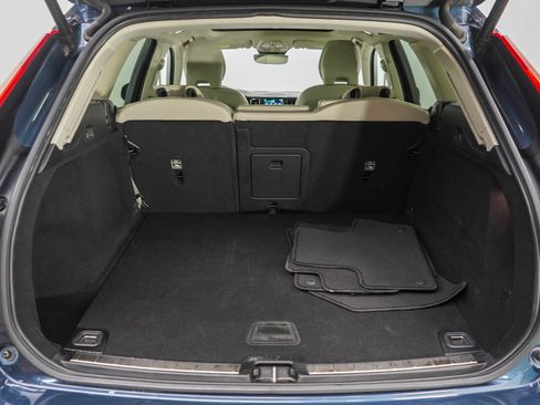 Used 2024 Volvo XC60 B5 Plus image 15