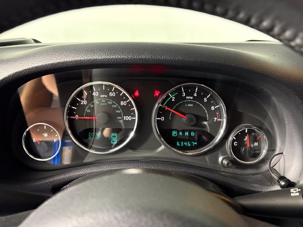 Used 2016 Jeep Wrangler Unlimited Rubicon w/ Connectivity Group AWD/4WD image 14