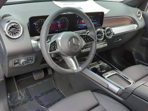 Used 2026 Mercedes-Benz GLB 250 image 3