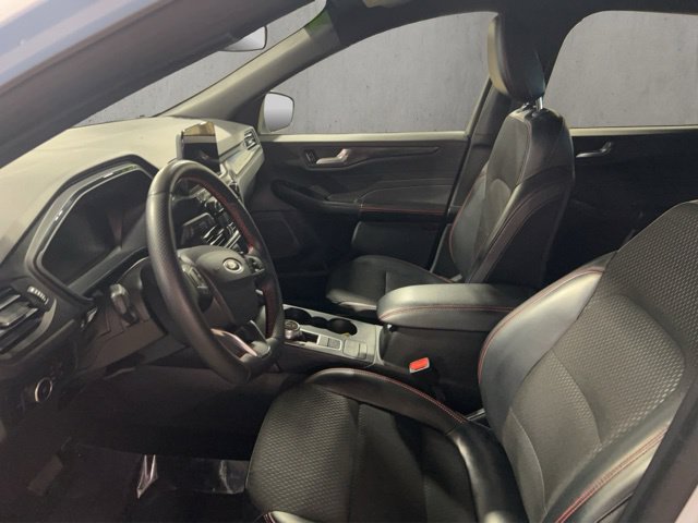 Certified 2025 Ford Escape ST-Line Select AWD/4WD image 4