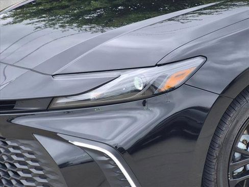 Used 2025 Toyota Camry SE w/ Convenience Package FWD image 5