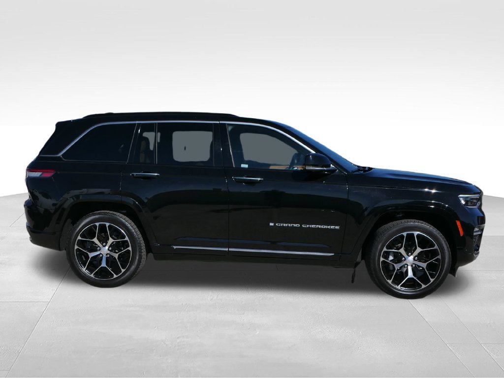 Used 2025 Jeep Grand Cherokee Summit AWD/4WD image 2