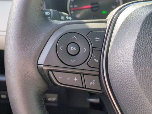 Used 2022 Toyota RAV4 XLE Premium image 17