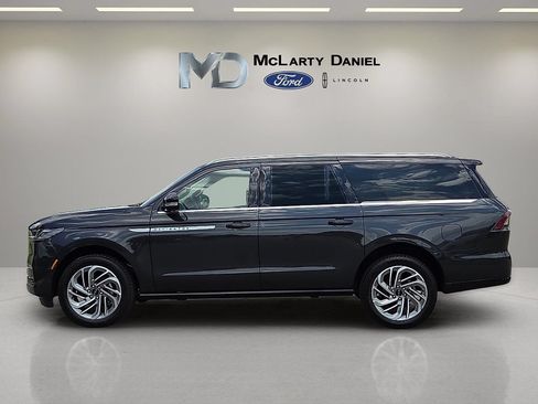 Certified 2025 Lincoln Navigator L Reserve AWD/4WD image 28