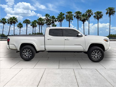 Used 2021 Toyota Tacoma Limited image 9