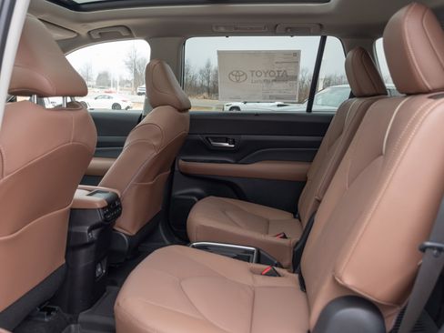 New 2026 Toyota Grand Highlander Platinum image 17