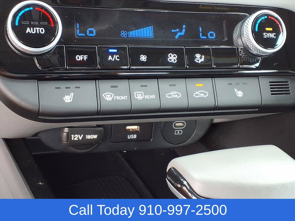 Used 2025 Hyundai Elantra SEL FWD image 11