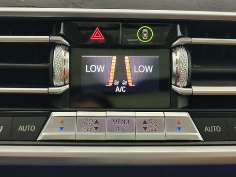 Used 2019 BMW X7 xDrive50i w/ Premium Package AWD/4WD image 25