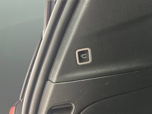 Used 2025 Chrysler Pacifica Limited FWD image 30